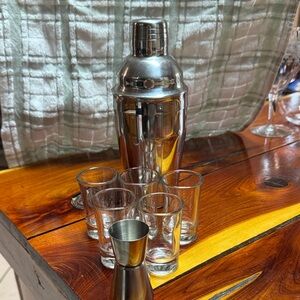 Stainless Steel Cocktail Shaker Set 5 Shot Glasses X1